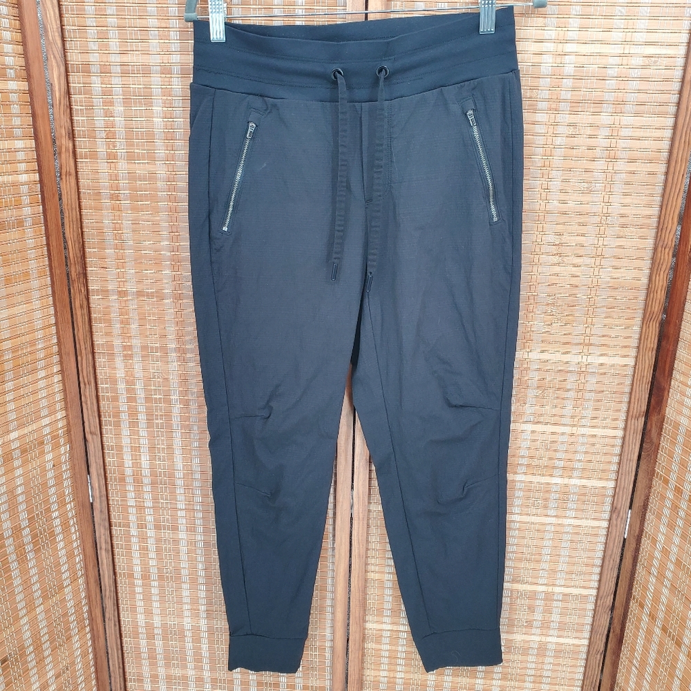 ♧ Athleta Trekkie North Jogger Size 4 Black